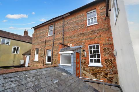 2 bedroom penthouse to rent, Wells Courtyard, 2-3 West Street, Farnham, Surrey, GU9