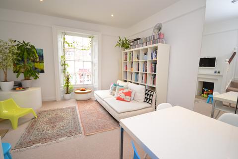 2 bedroom penthouse to rent, Wells Courtyard, 2-3 West Street, Farnham, Surrey, GU9