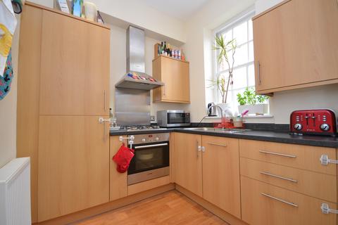 2 bedroom penthouse to rent, Wells Courtyard, 2-3 West Street, Farnham, Surrey, GU9