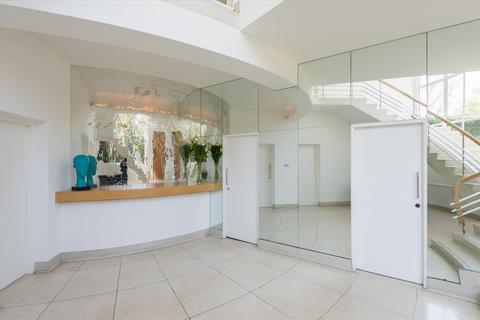 6 bedroom detached house to rent, St. Anns Hill Road, Chertsey, Surrey, KT16