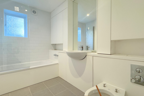 2 bedroom flat to rent, Brookhill Road, London