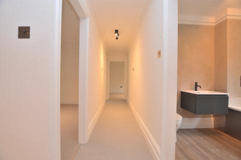 3 bedroom apartment to rent, Somers Close, Surrey RH2