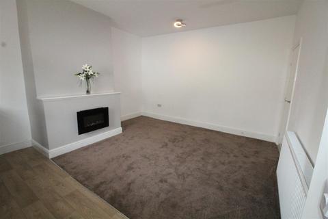 1 bedroom end of terrace house to rent, Peel Street, Heckmondwike