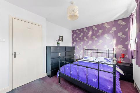 64 De Burgh Gardens, Tadworth, KT20 5LH