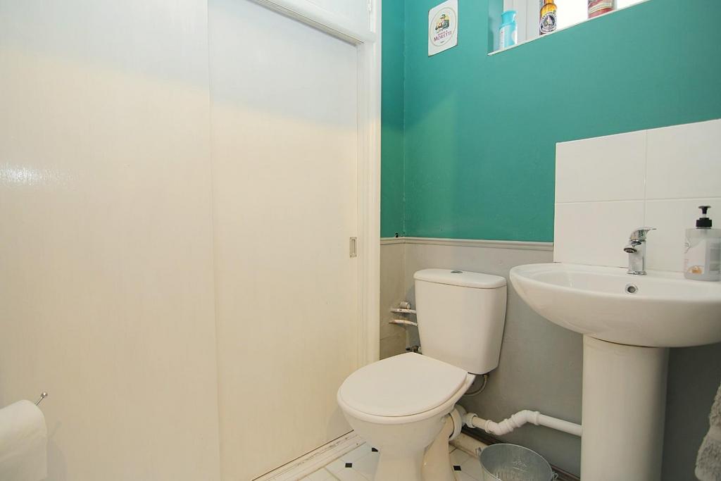 Downstairs wc