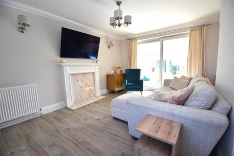 3 bedroom chalet for sale, Newton Hall Gardens, Rochford