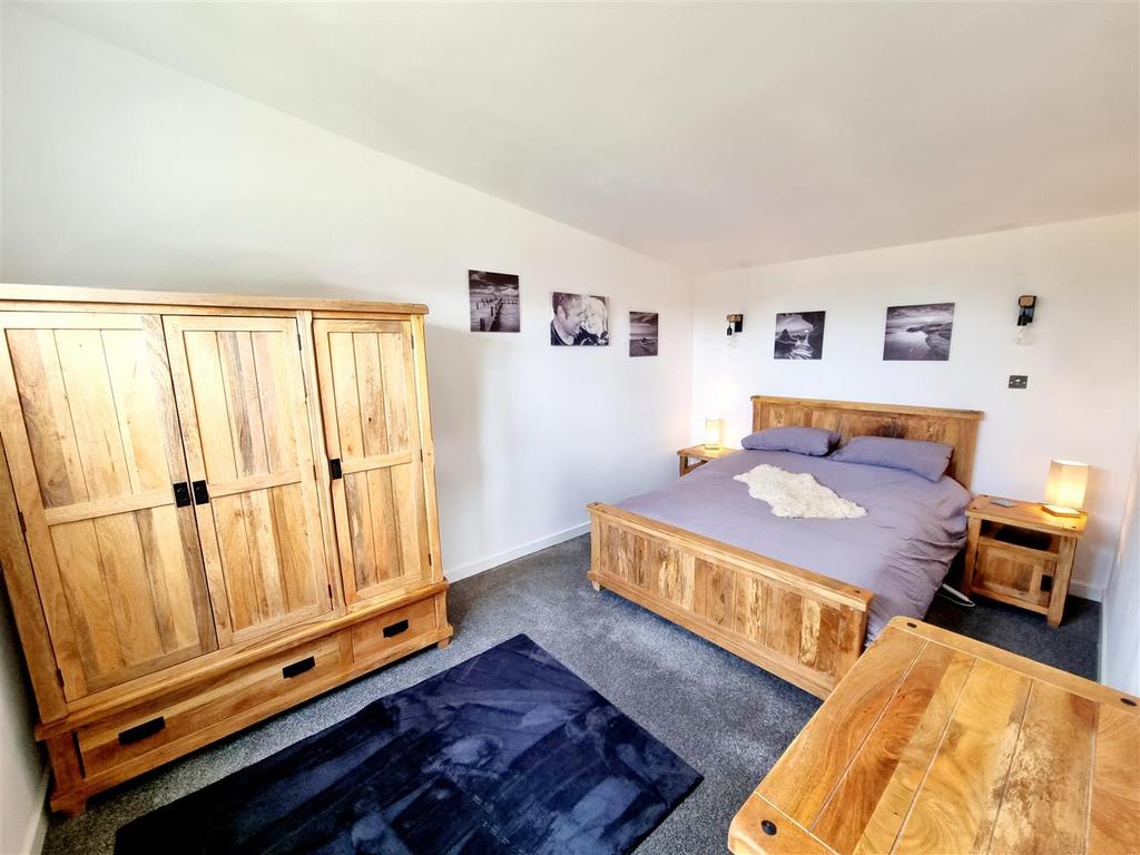 Bed 1.jpg