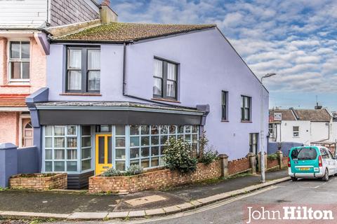 3 bedroom end of terrace house for sale, Normanton Street, Brighton