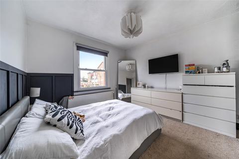 38 Conquest Road, Addlestone, KT15 1SN