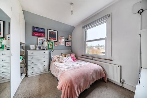 38 Conquest Road, Addlestone, KT15 1SN