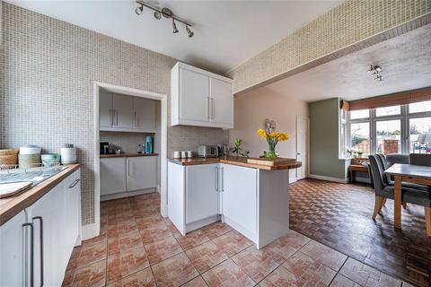38 Conquest Road, Addlestone, KT15 1SN