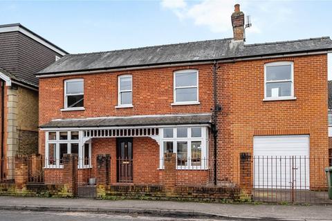 38 Conquest Road, Addlestone, KT15 1SN
