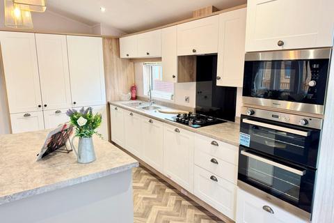 2 bedroom lodge for sale, Carlton Meres Holiday Park