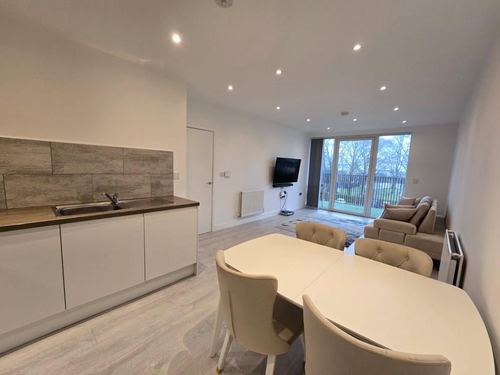 Lounge / Dining Area