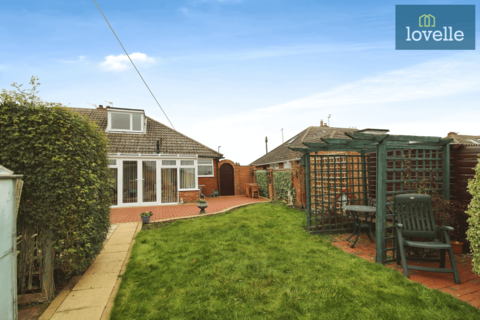 2 bedroom semi-detached bungalow for sale, Southern Walk, Grimsby DN33