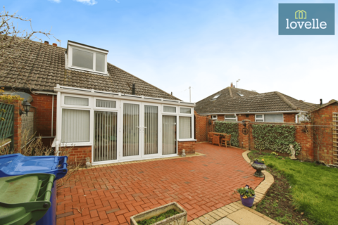 2 bedroom semi-detached bungalow for sale, Southern Walk, Grimsby DN33