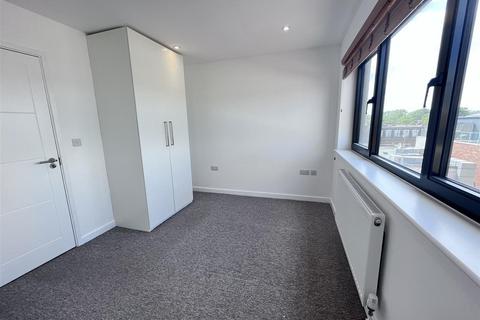 1 bedroom flat to rent, High Road, Wembley,