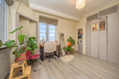 Studio for sale, Tavistock Court, Tavistock Square, London