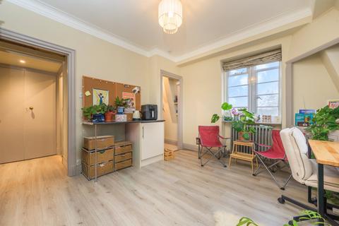 Studio for sale, Tavistock Court, Tavistock Square, London