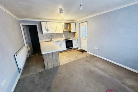 2 bedroom flat to rent, West Avenue, Clacton-On-Sea CO15