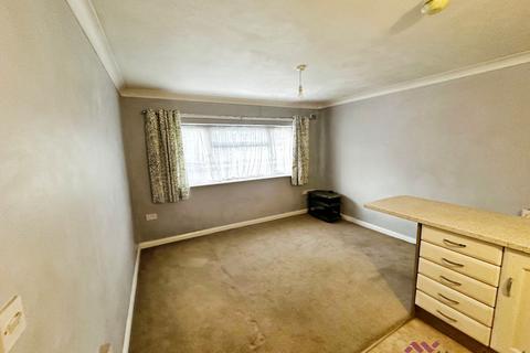 2 bedroom flat to rent, West Avenue, Clacton-On-Sea CO15