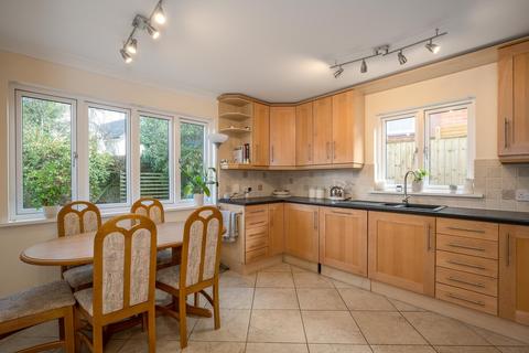 3 bedroom detached house to rent, March Road, Weybridge, KT13