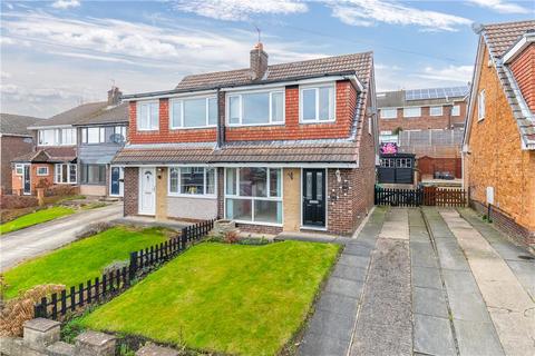 3 bedroom semi-detached house for sale, Woodlea Close, Yeadon, Leeds, West Yorkshire, LS19