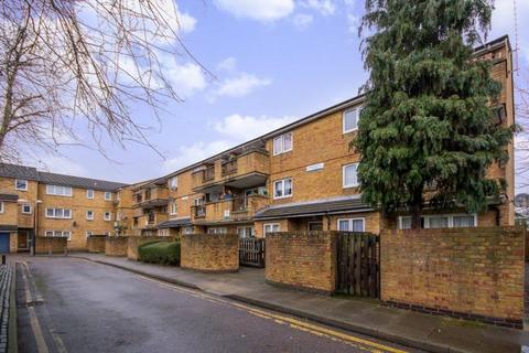 1 bedroom flat for sale, Montague Square, London, SE15