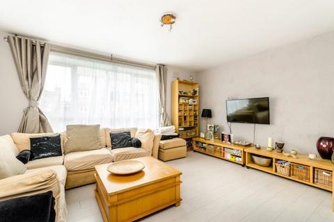 2 bedroom flat for sale, Hogarth House, Bentons Lane, London, SE27