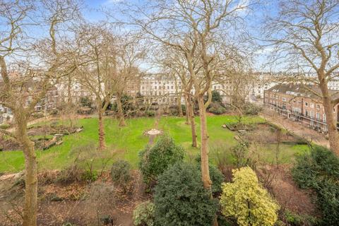 4 bedroom flat for sale, Chelwood House, Gloucester Square, London