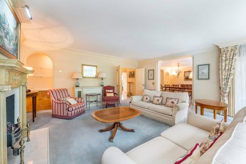 4 bedroom flat for sale, Chelwood House, Gloucester Square, London