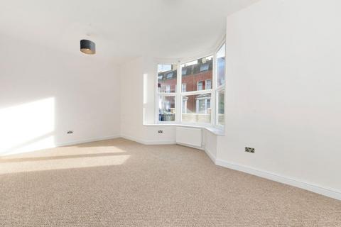 3 bedroom ground floor flat to rent, Lancing Road, Ealing, W13