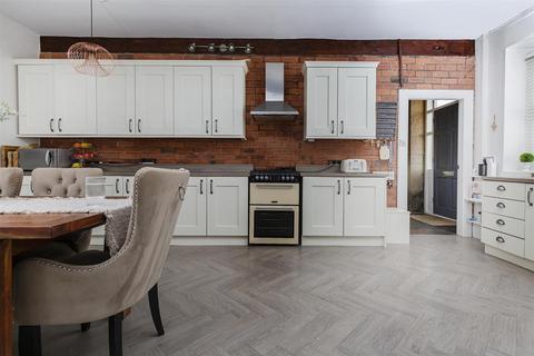 90 Upper Lane, Gomersal, Cleckheaton, BD19 4JF