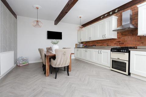 90 Upper Lane, Gomersal, Cleckheaton, BD19 4JF