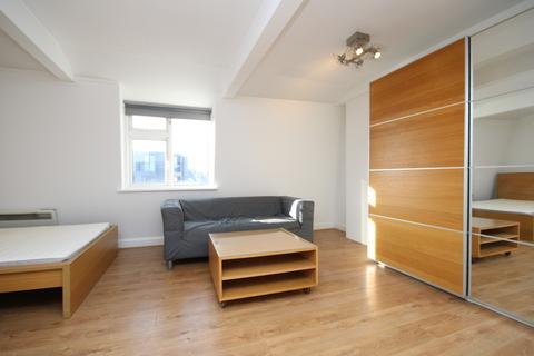 Studio to rent, Kentish Town Road, Kentish Town, NW1