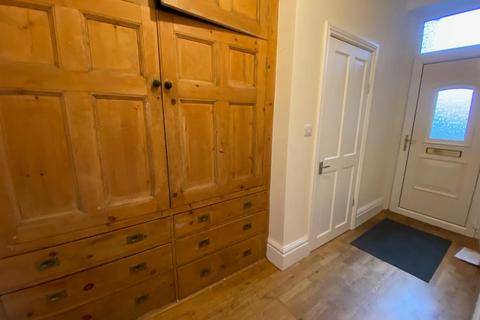 4 bedroom terraced house to rent, New Hey Road, Oakes, Huddersfield