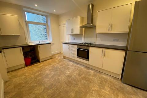 4 bedroom terraced house to rent, New Hey Road, Oakes, Huddersfield