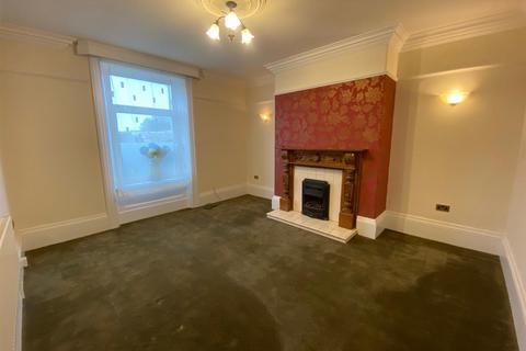 4 bedroom terraced house to rent, New Hey Road, Oakes, Huddersfield