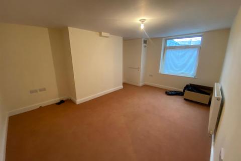 4 bedroom terraced house to rent, New Hey Road, Oakes, Huddersfield