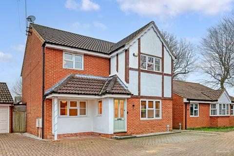 4 bedroom detached house for sale, Sussex Court, Billericay, CM12