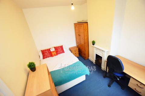 4 bedroom terraced house to rent, Lutterworth Road, Northampton NN1