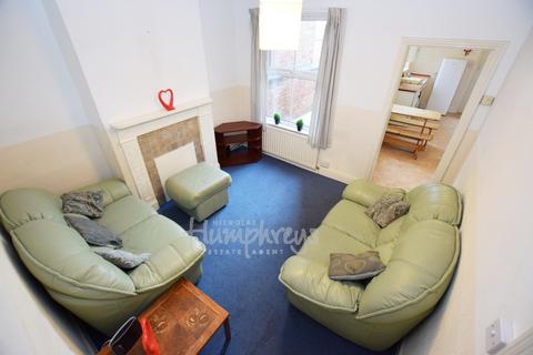 4 bedroom terraced house to rent, Lutterworth Road, Northampton NN1