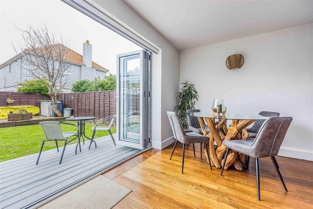 5 Culver Drive, Hayling Island-Small-Portico Market