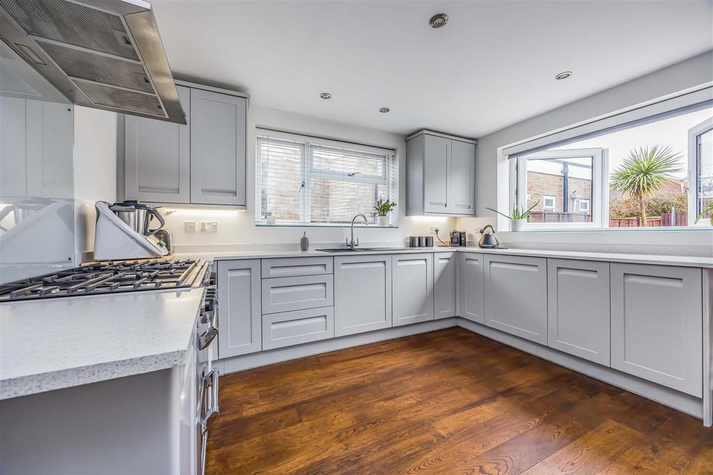 5 Culver Drive, Hayling Island-Small-Portico Market