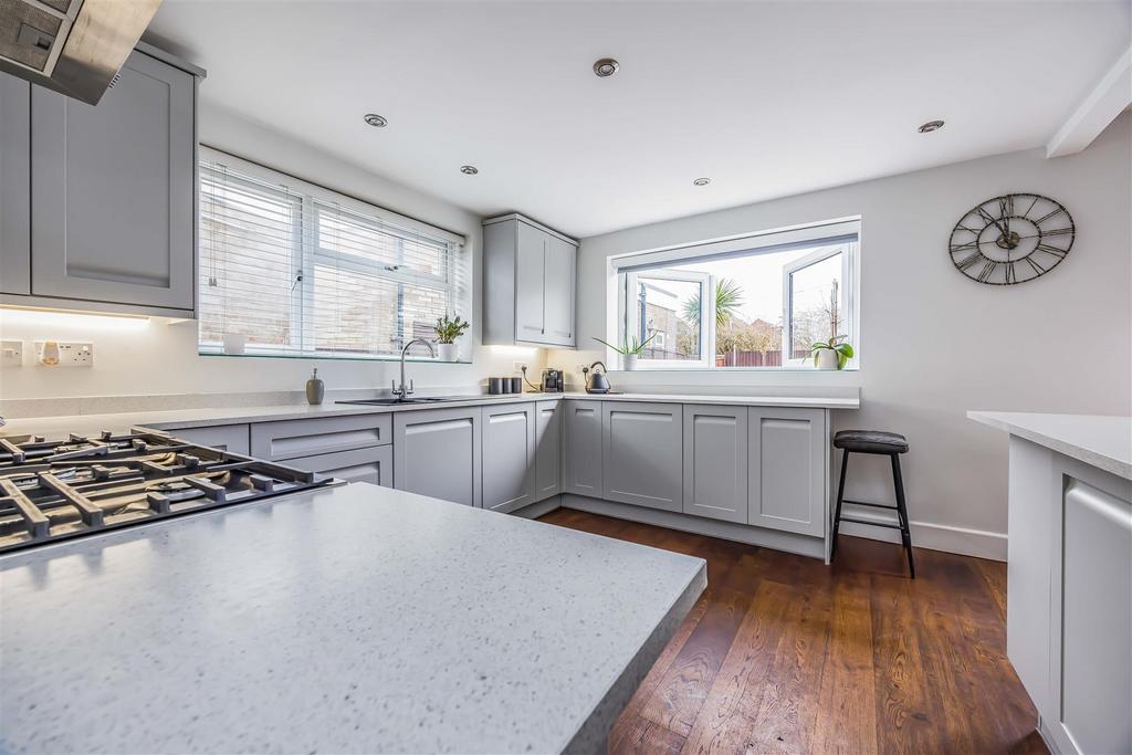 5 Culver Drive, Hayling Island-Small-Portico Market