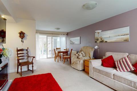 3 bedroom end of terrace house for sale, Kilbirnie Road, Whitchurch