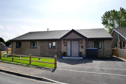 4 bedroom detached bungalow for sale, Poynder Place, Hilmarton