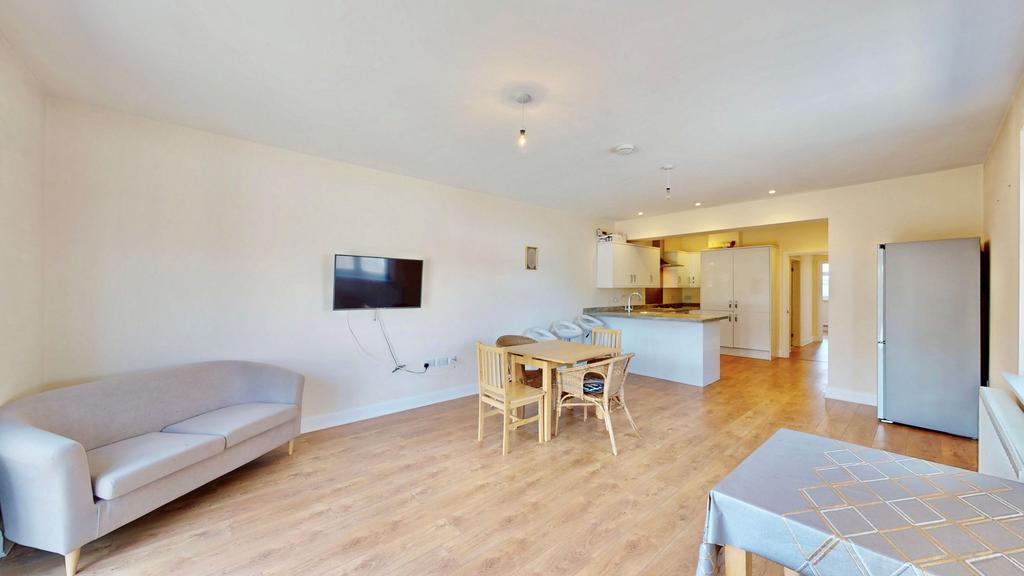 Open Plan Living Room/Kitchen