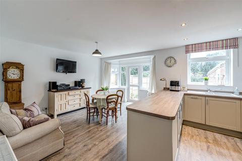 3 bedroom semi-detached house for sale, Ardsheal Close, Worthing, West Sussex, BN14