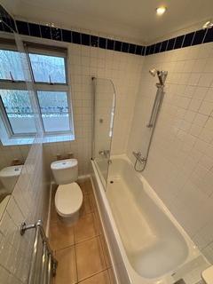 3 bedroom flat to rent, Old Brompton Road, London SW5